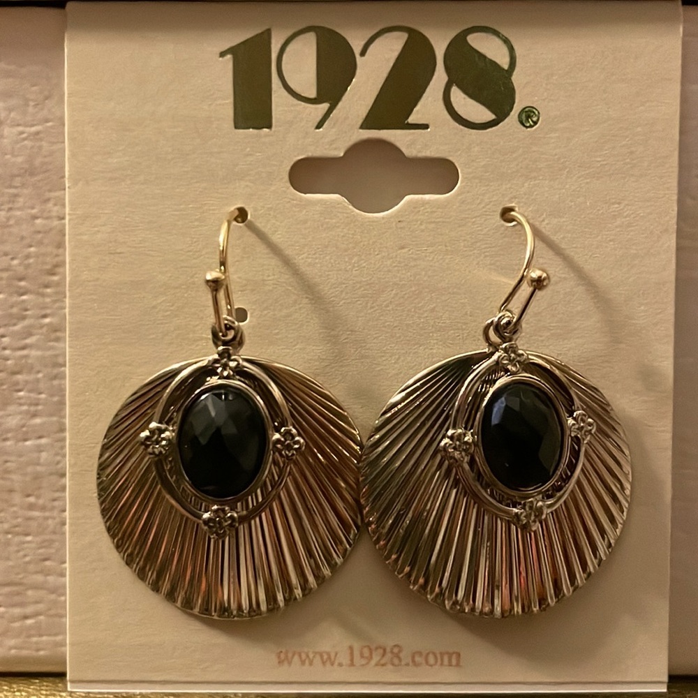 1928 Corrugated Shell with Black Oval Overlay Earrings